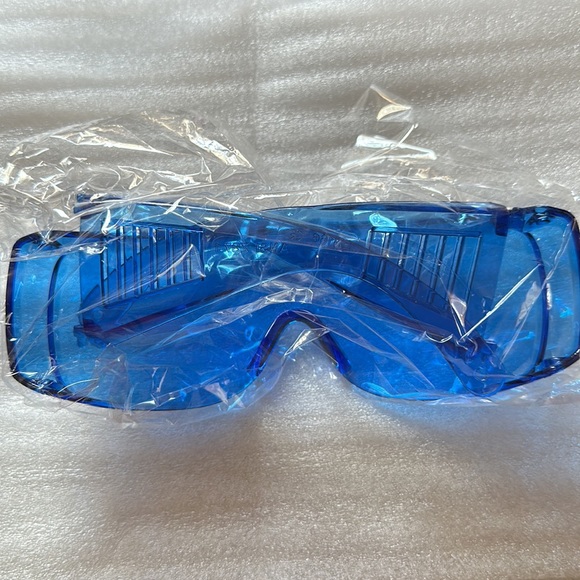 Blue transparent goggle style sunglasses - Picture 2 of 2